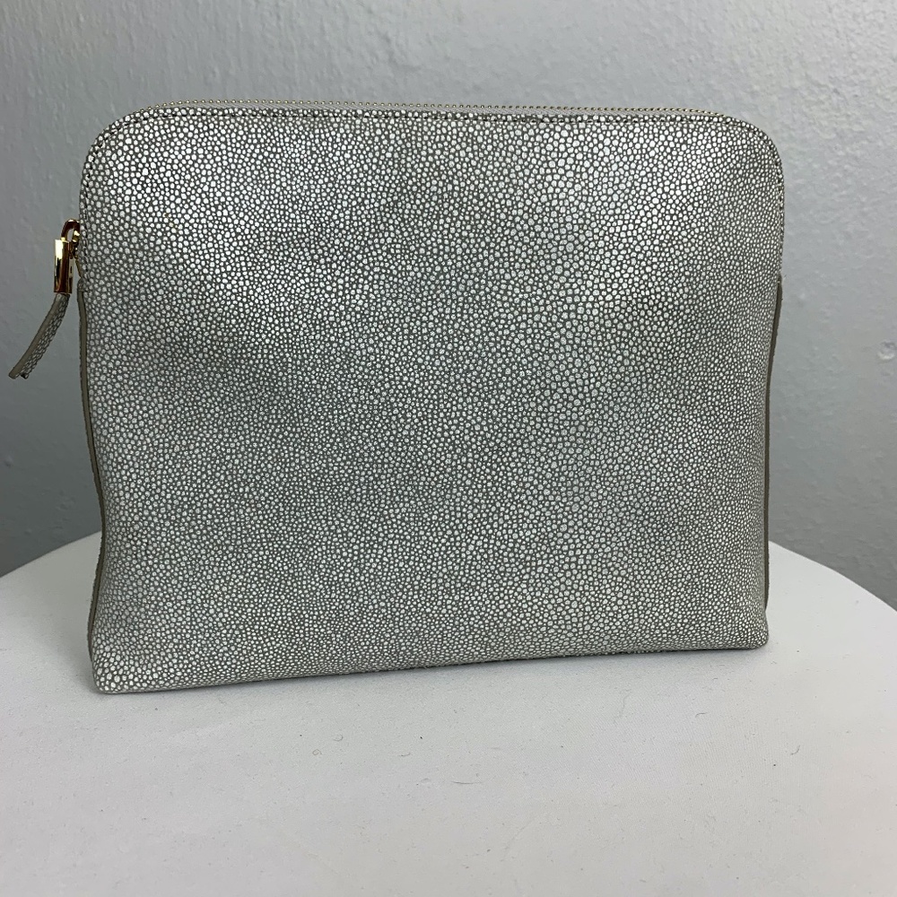 New! India Hicks Insider Bag in Stingray.